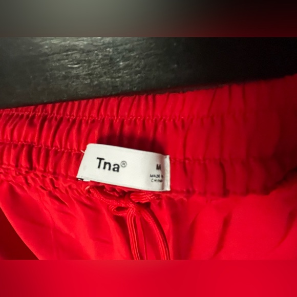 Aritzia TNA NWOT speed jogger in Goji Berry size M - Picture 6 of 6